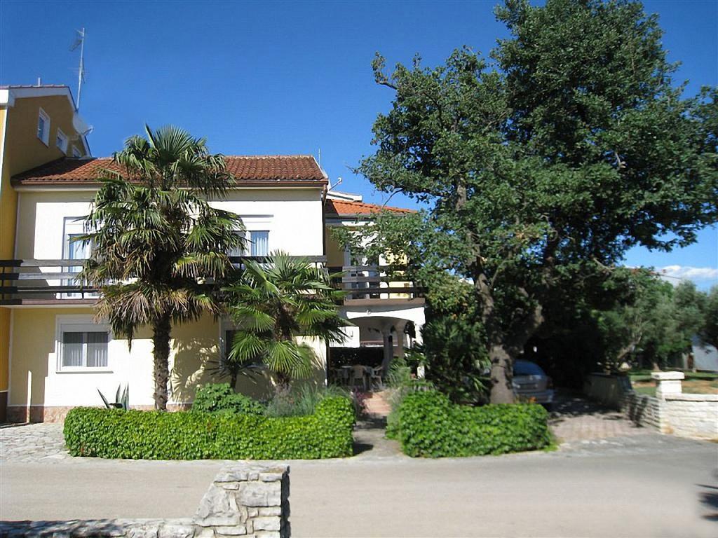 Apartments Barbara Ровин Екстериор снимка