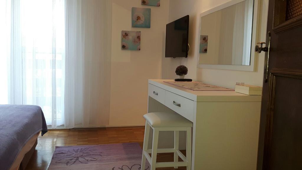 Apartments Barbara Ровин Екстериор снимка