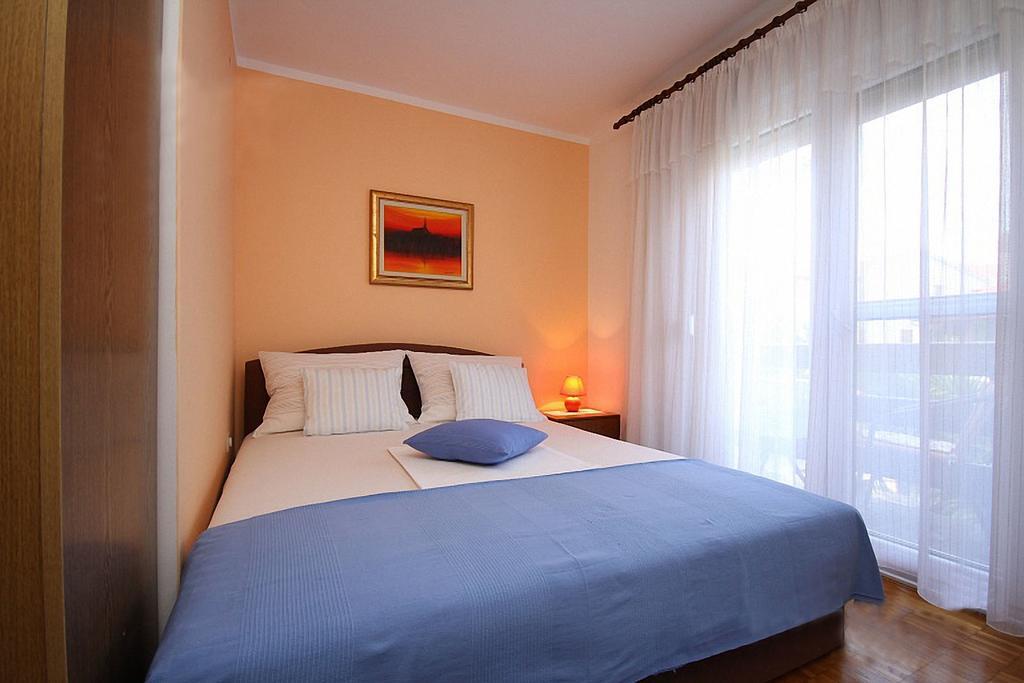 Apartments Barbara Ровин Екстериор снимка